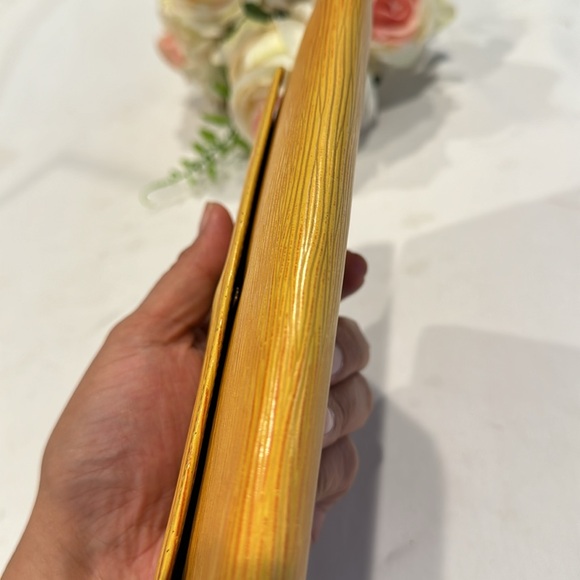 Authentic Louis Vuitton Epi trifold wallet - Picture 7 of 11